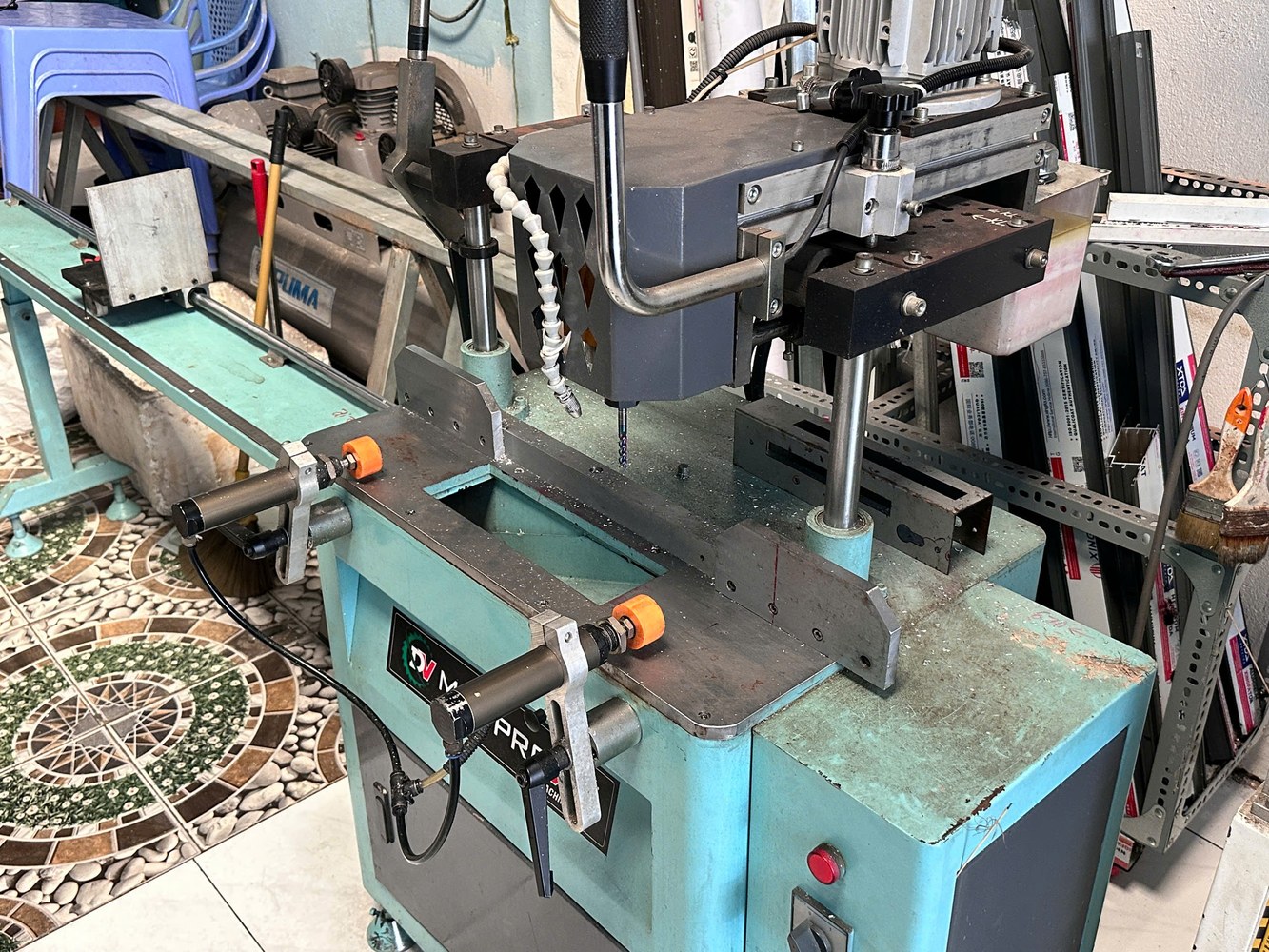 Khu vực gia công và chuẩn bị thi công